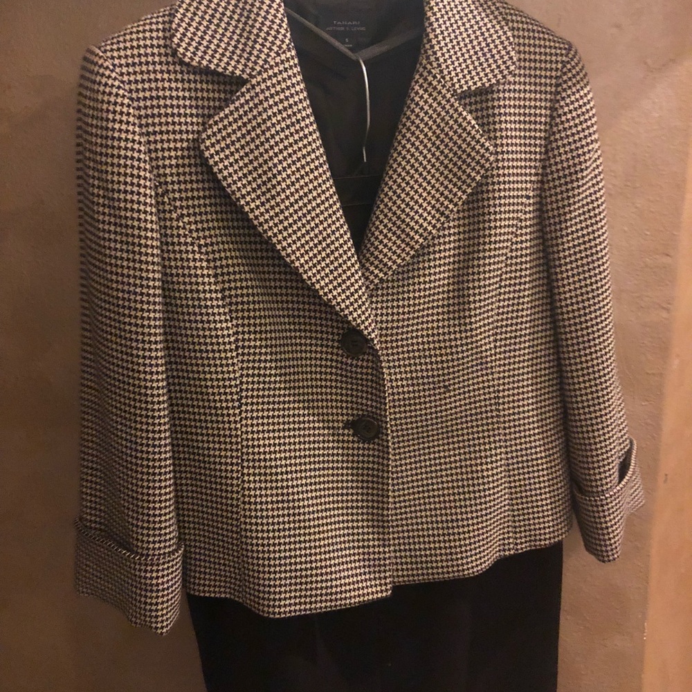 Tahari Women’s Suit